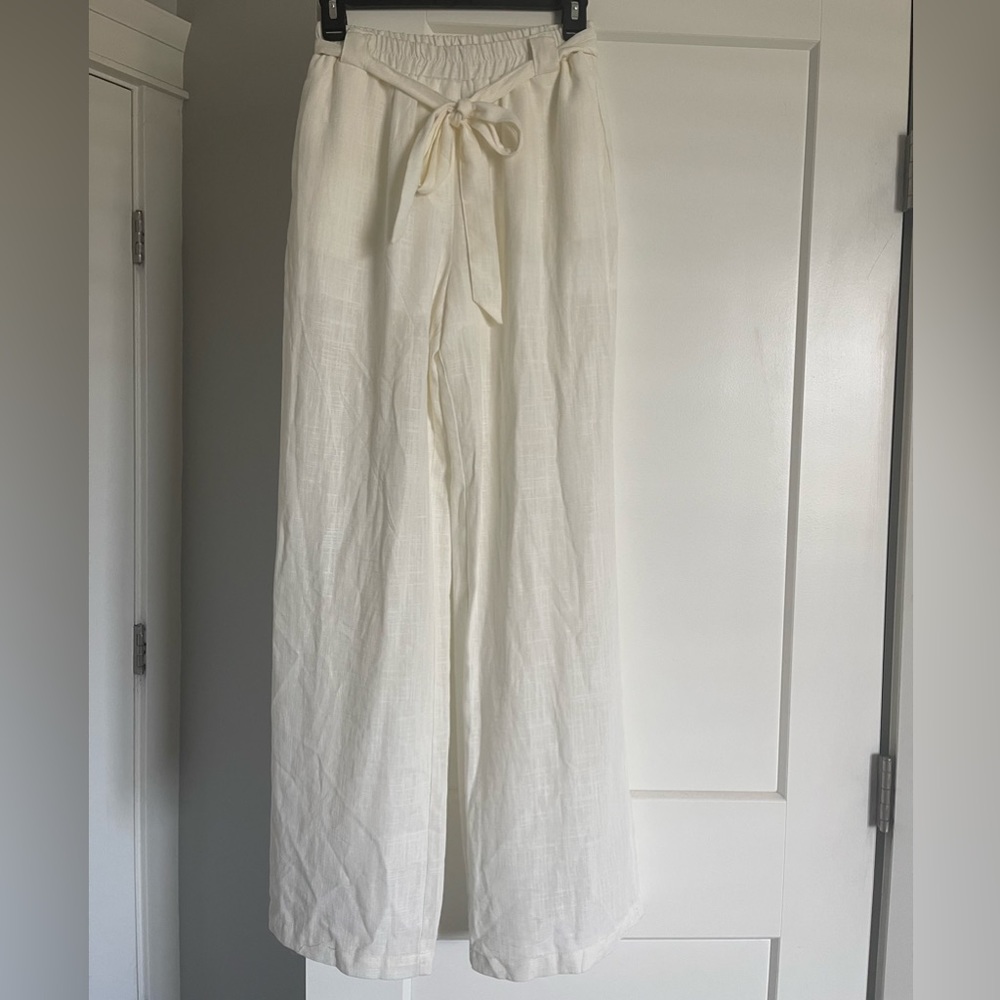 Airy, wide leg, soft pants. Never worn with tag
